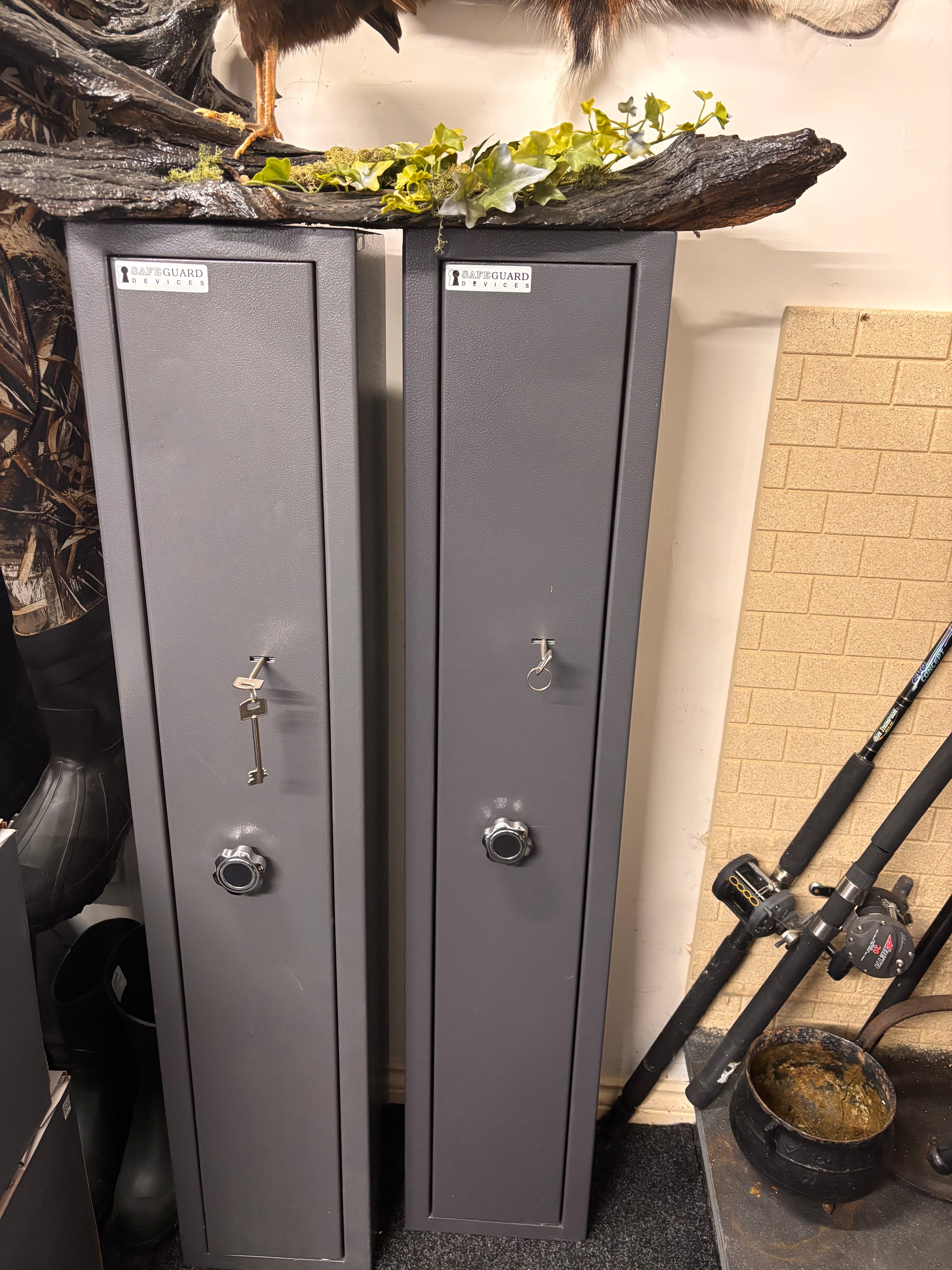 G4 Gun Cabinet (4 Gun with Shelf)